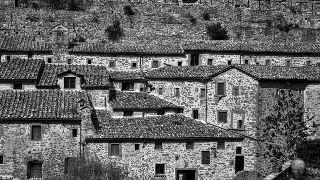 A Tuscan villa at golden hour, the kind of property the firm has represented since 1986.